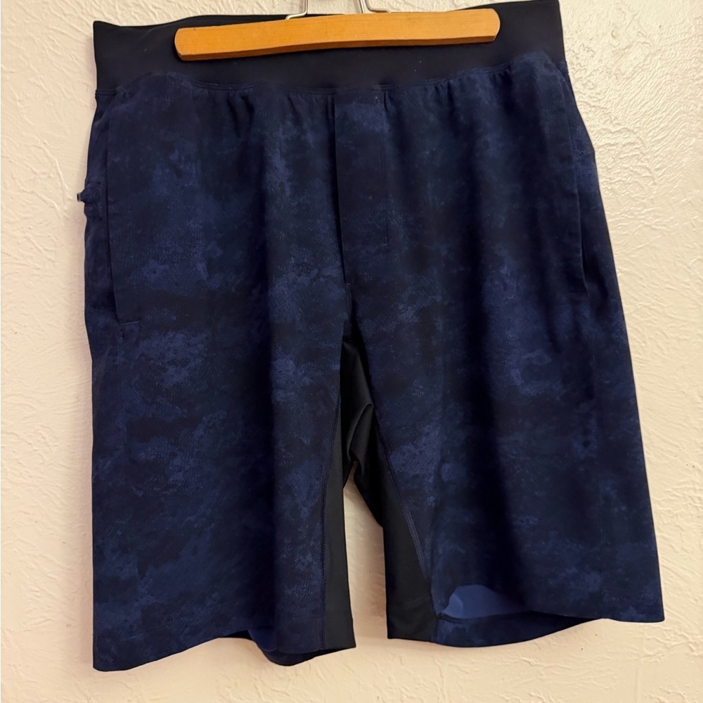 Lululemon Athletica Men's Shorts - Picture 2 of 10